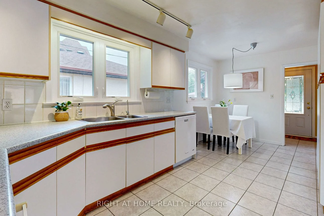 220, Homewood, Newtonbrook West, Toronto