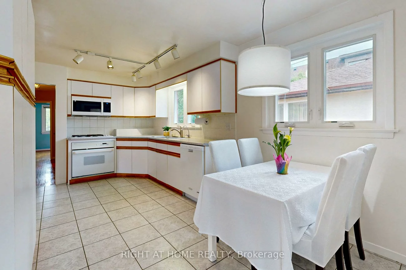 220, Homewood, Newtonbrook West, Toronto