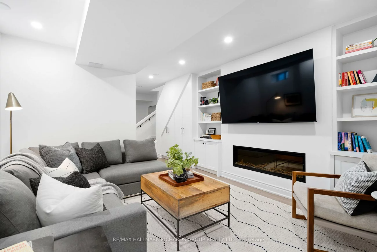 58, Winnifred, South Riverdale, Toronto