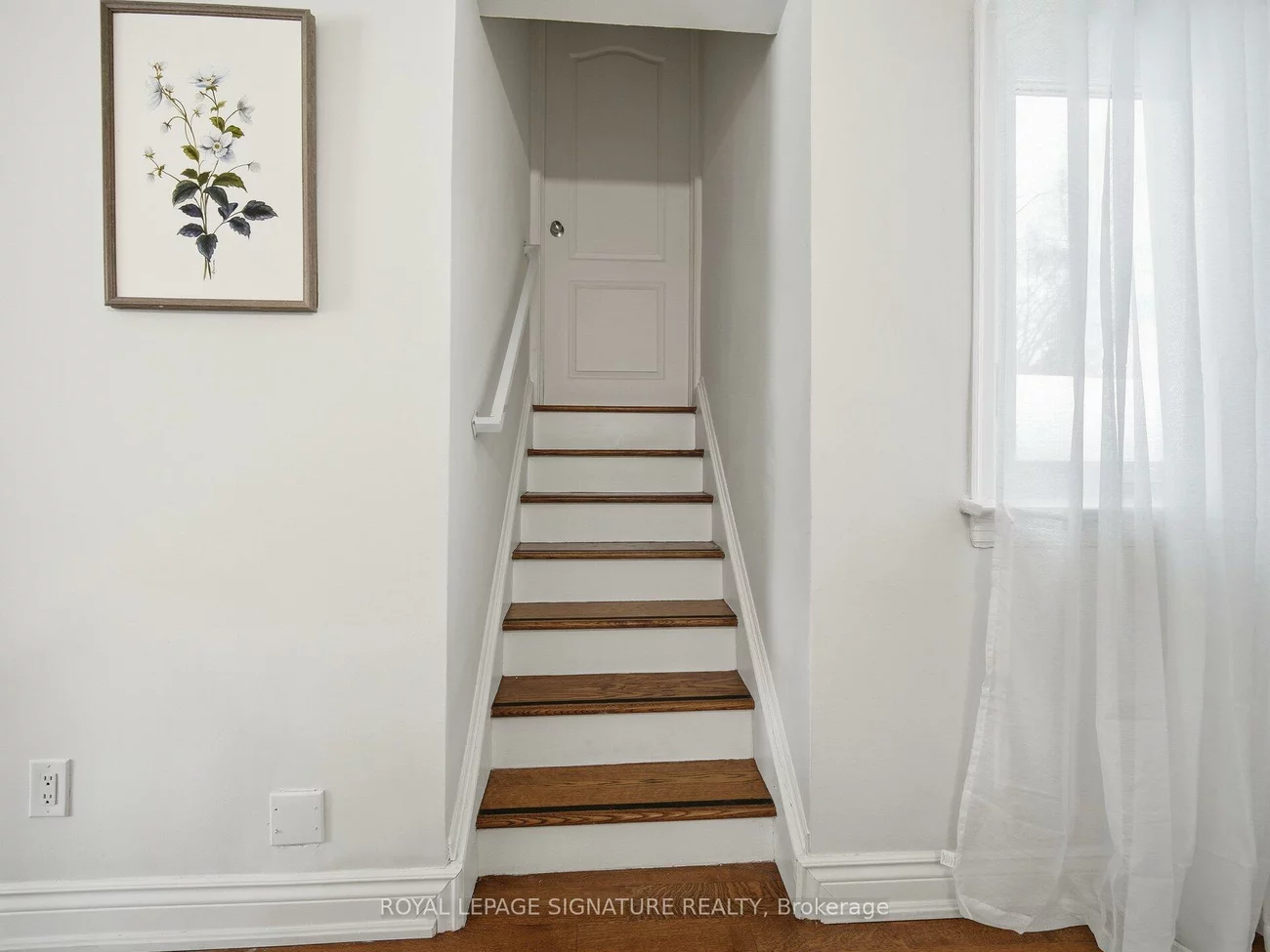 205, Prince Edward, Stonegate-Queensway, Toronto