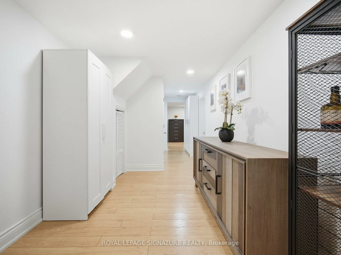 205, Prince Edward, Stonegate-Queensway, Toronto