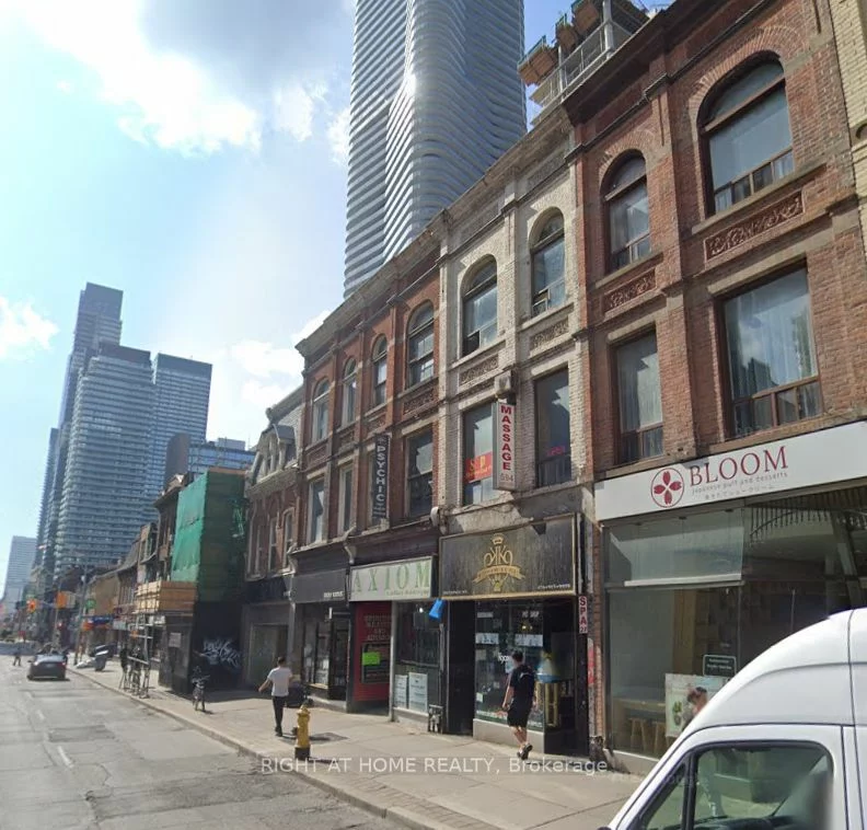 594 Yonge St, Toronto