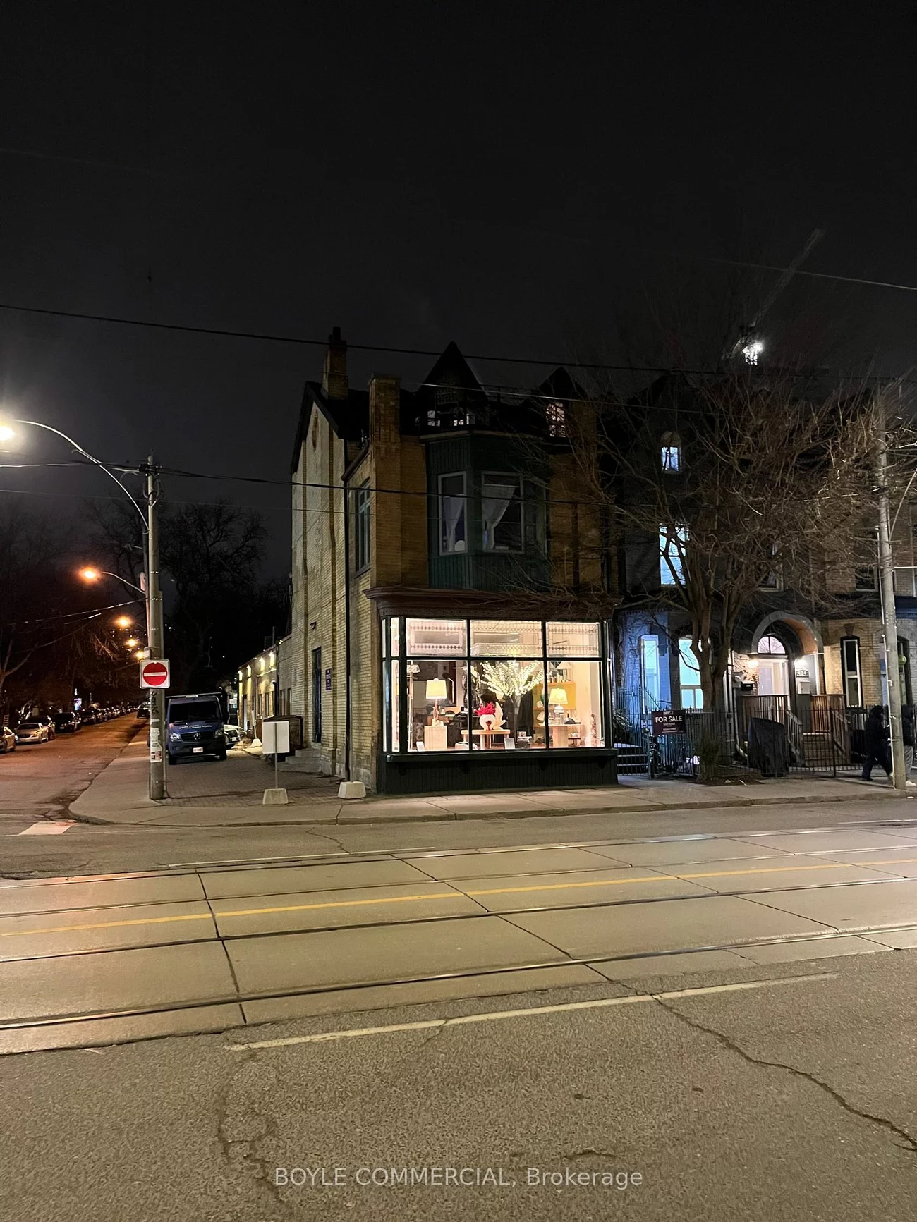 410 Dundas St E, Toronto