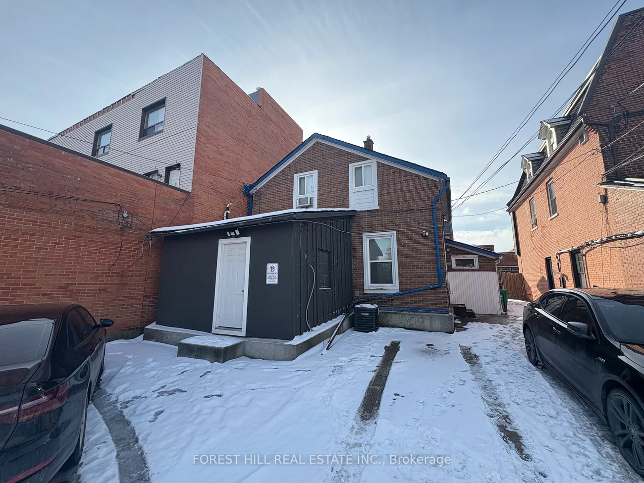 239 Queen St S, Mississauga