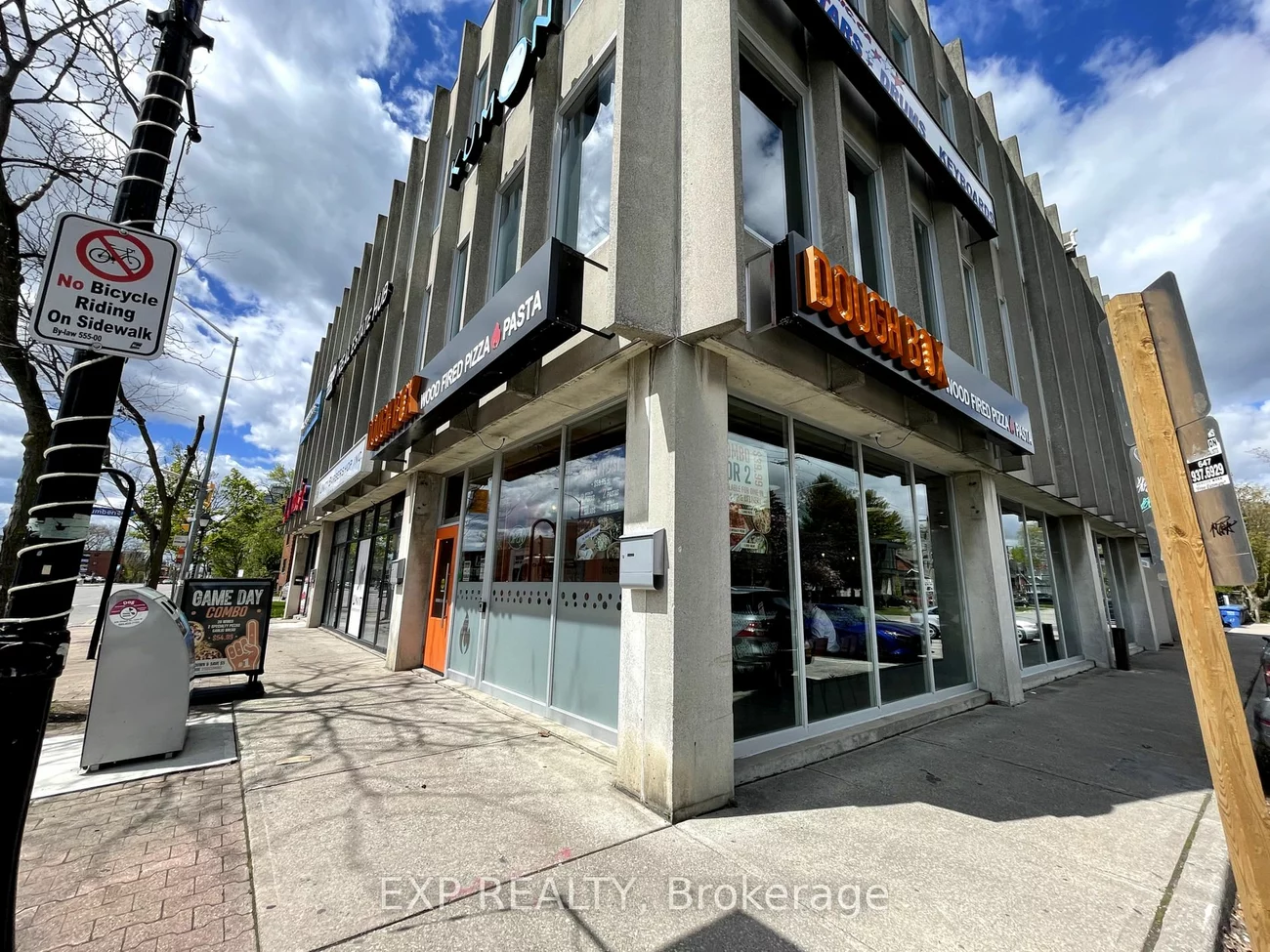 230 Lakeshore Rd E, Mississauga