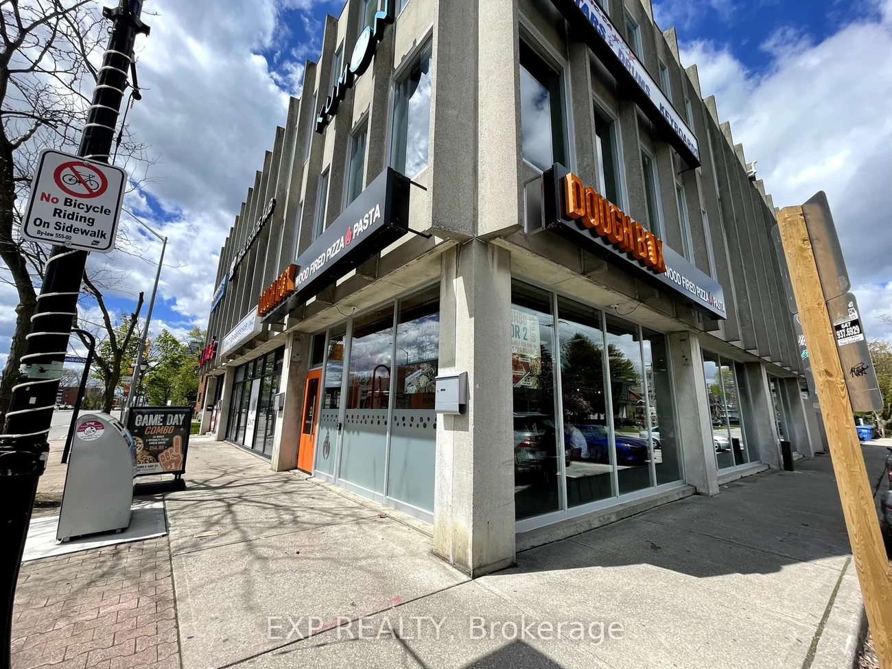 230 Lakeshore Rd E, Mississauga