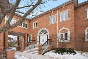 335 Renfrew Dr, Markham