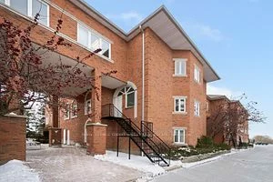 335 Renfrew Dr, Markham