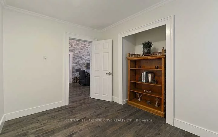15, Tyler, Aurora Village, Aurora