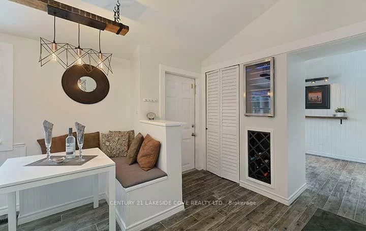 15, Tyler, Aurora Village, Aurora