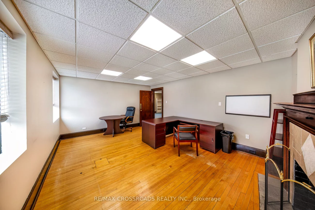15221, Yonge, Aurora Village, Aurora