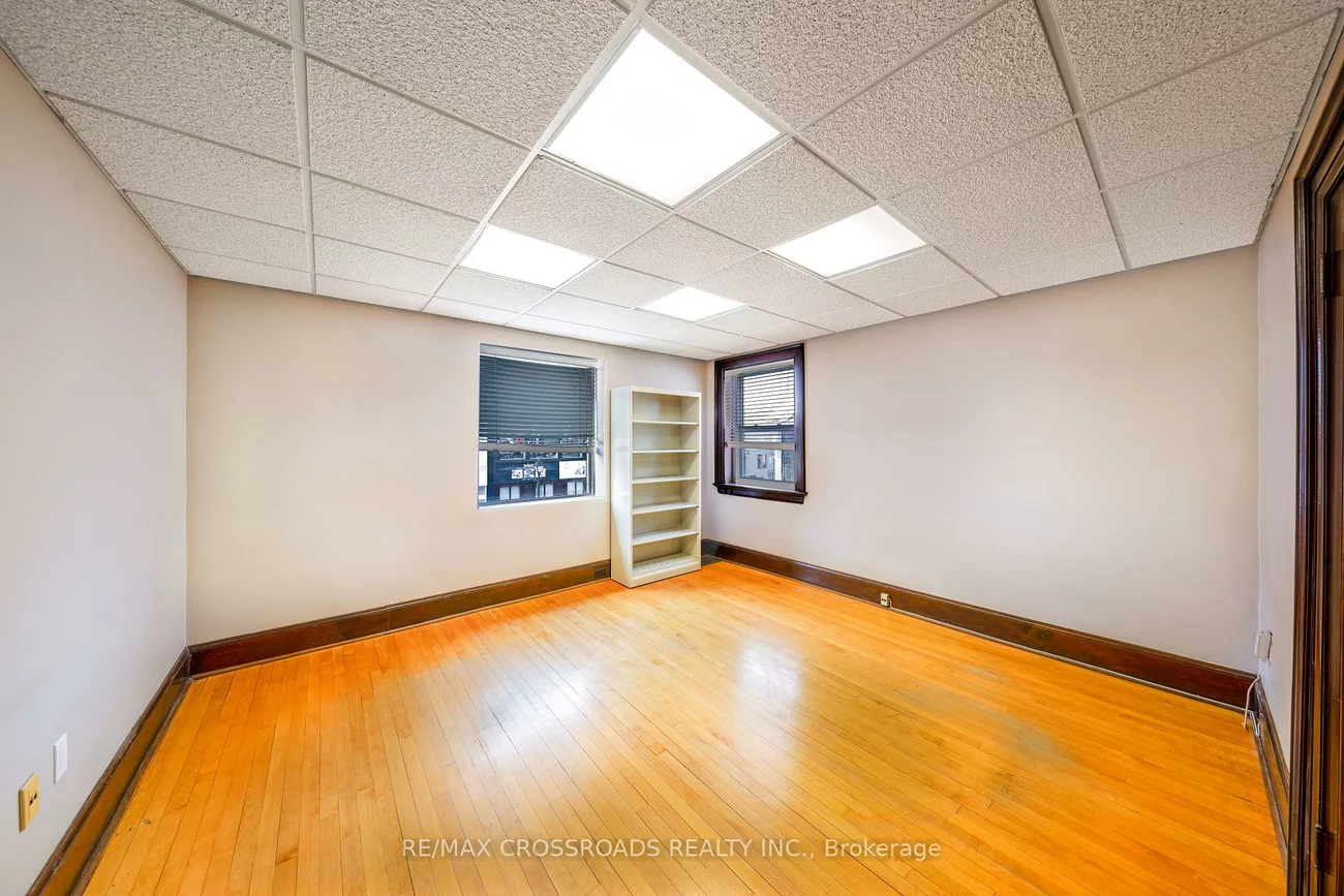 15221, Yonge, Aurora Village, Aurora