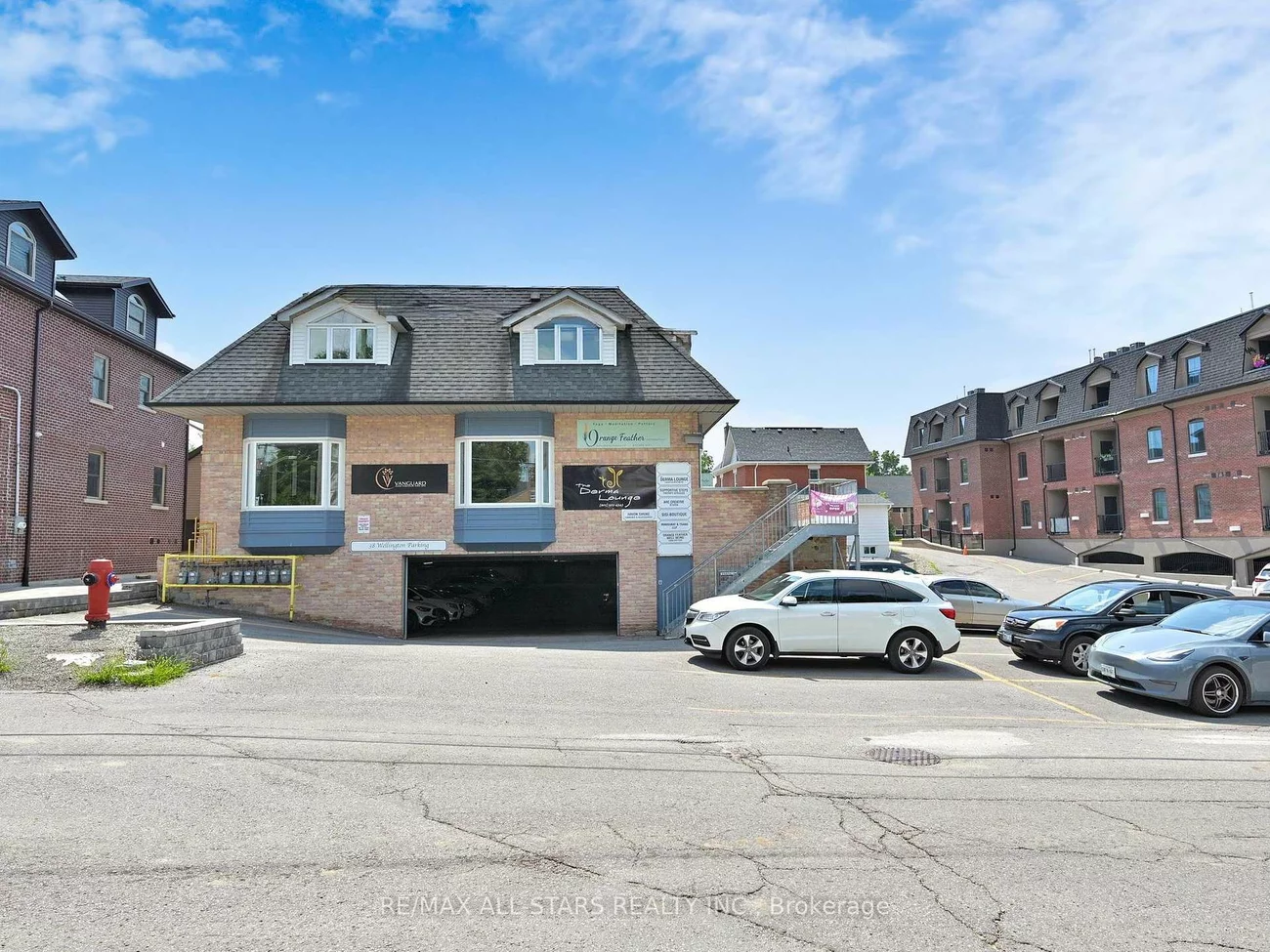 38, Wellington, Aurora Village, Aurora