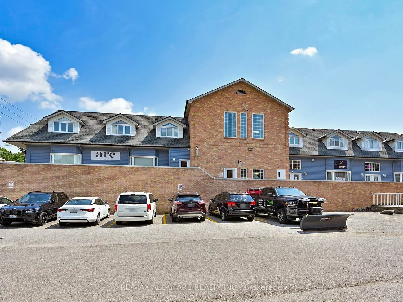 38, Wellington, Aurora Village, Aurora