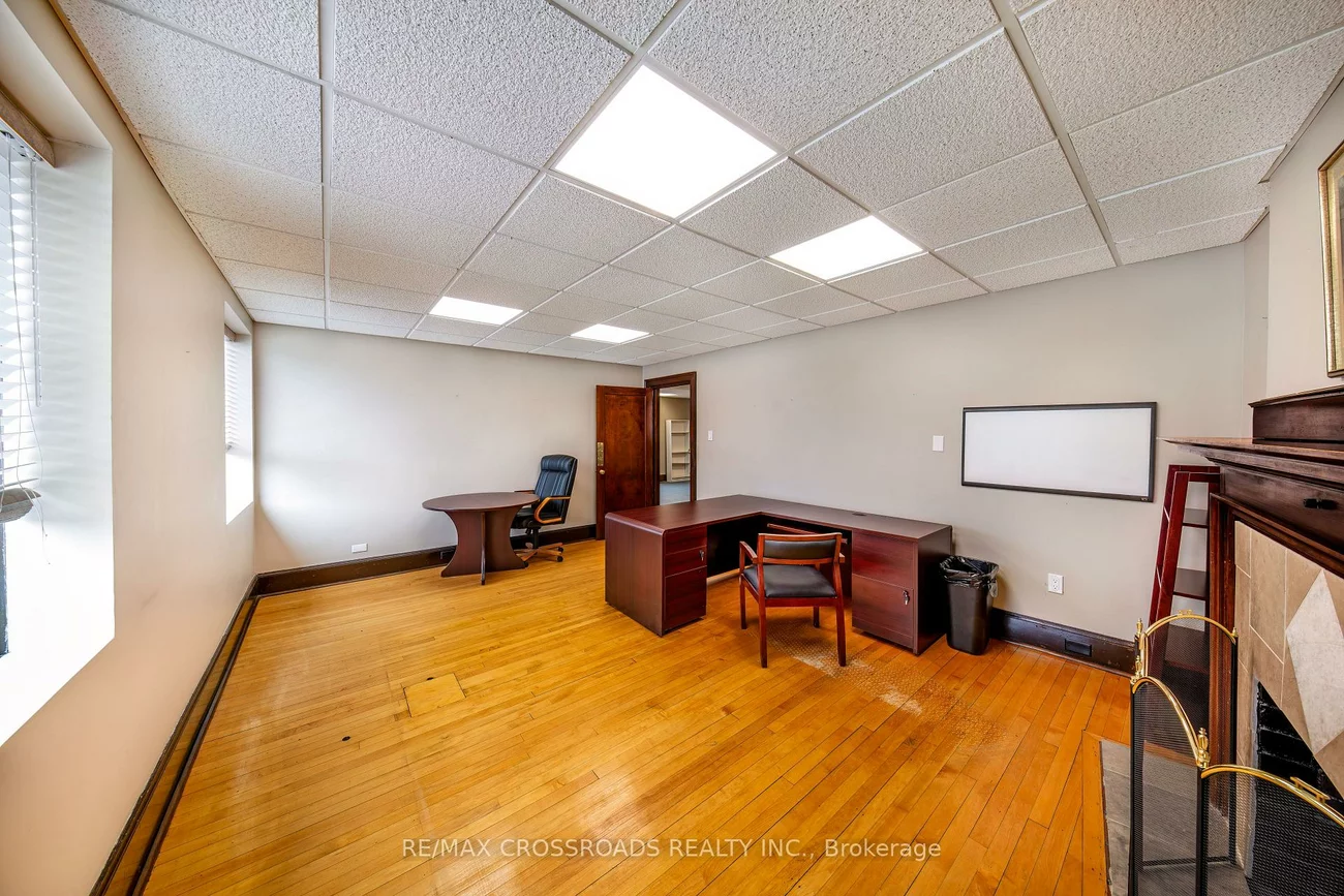 15221, Yonge, Aurora Village, Aurora