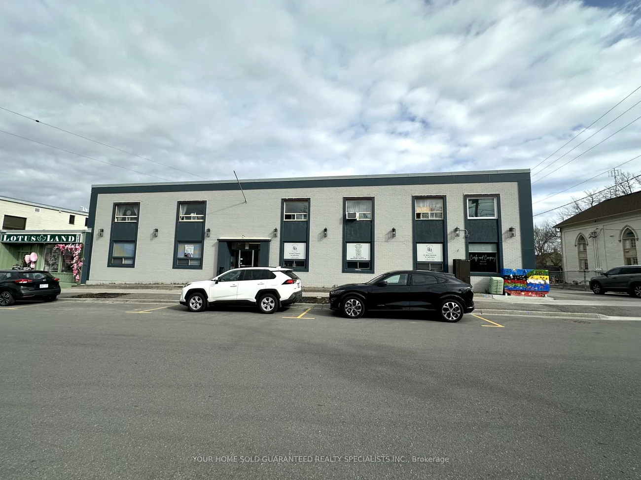 10, Mosley, Aurora Village, Aurora