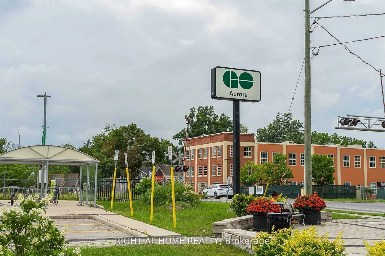 118, Wellington, Aurora Village, Aurora