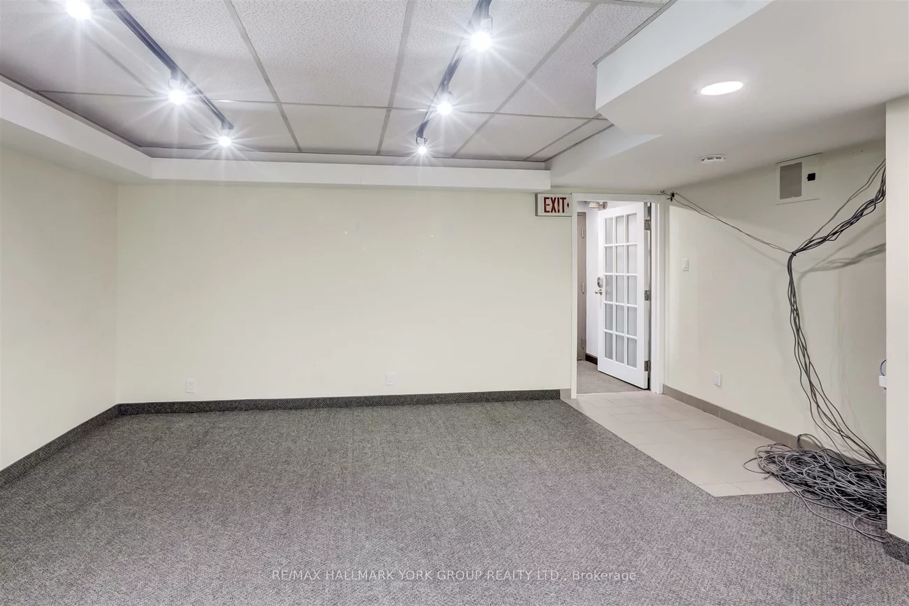 15064, Yonge, Aurora Village, Aurora