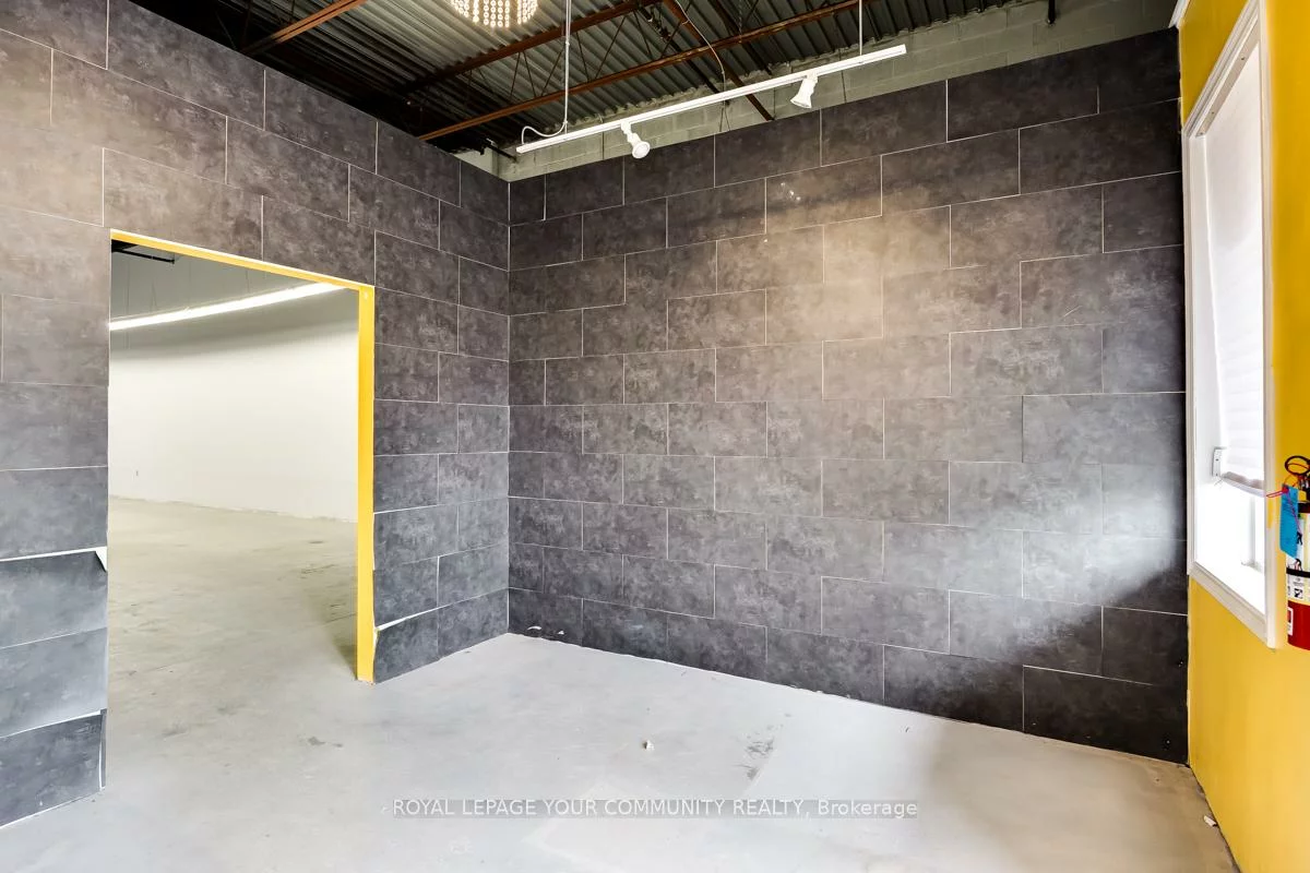 255, Industrial, Aurora Village, Aurora