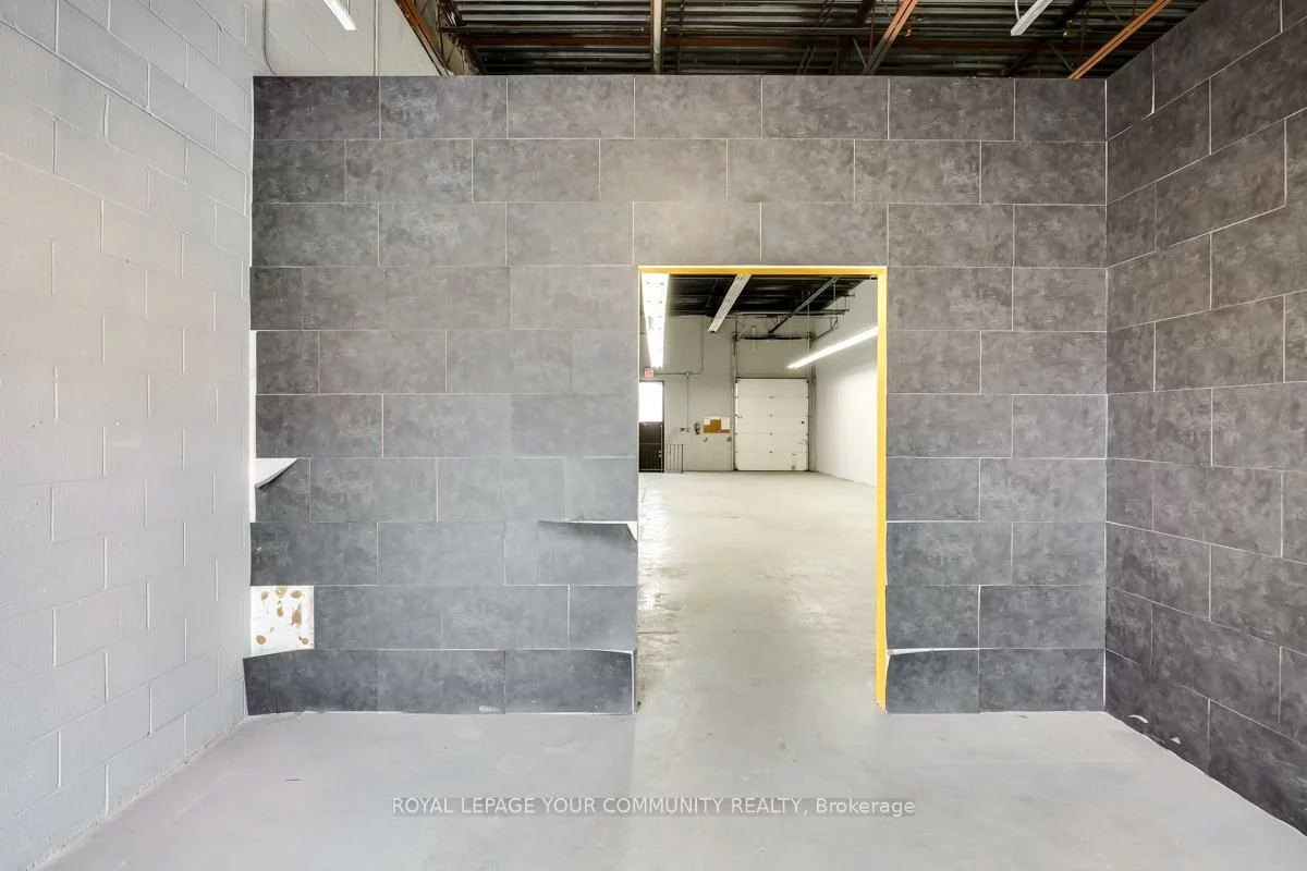 255, Industrial, Aurora Village, Aurora