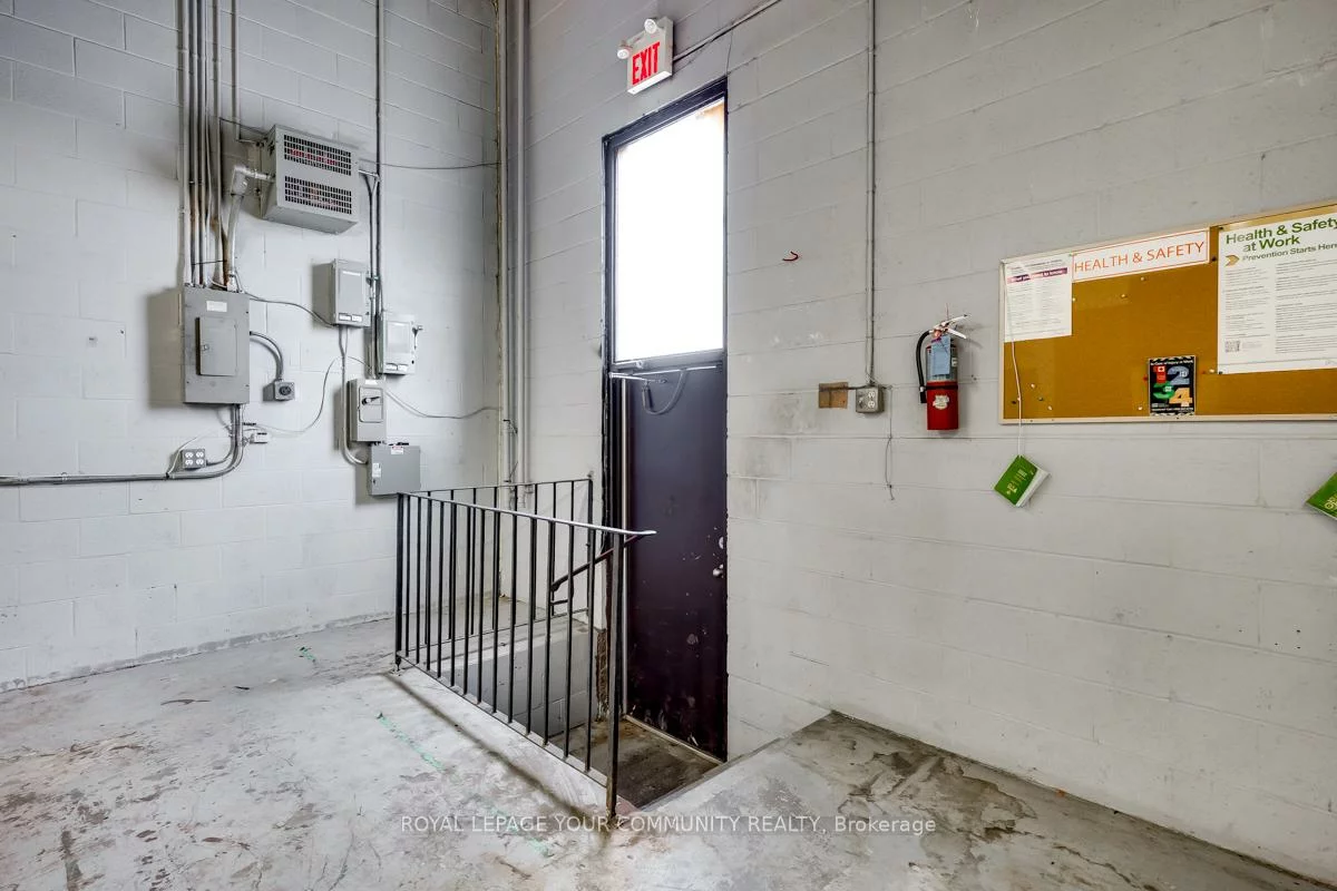 255, Industrial, Aurora Village, Aurora