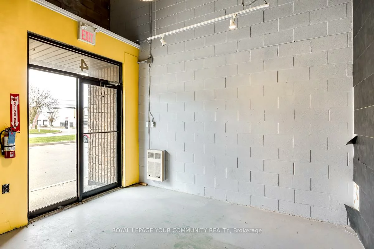 255, Industrial, Aurora Village, Aurora