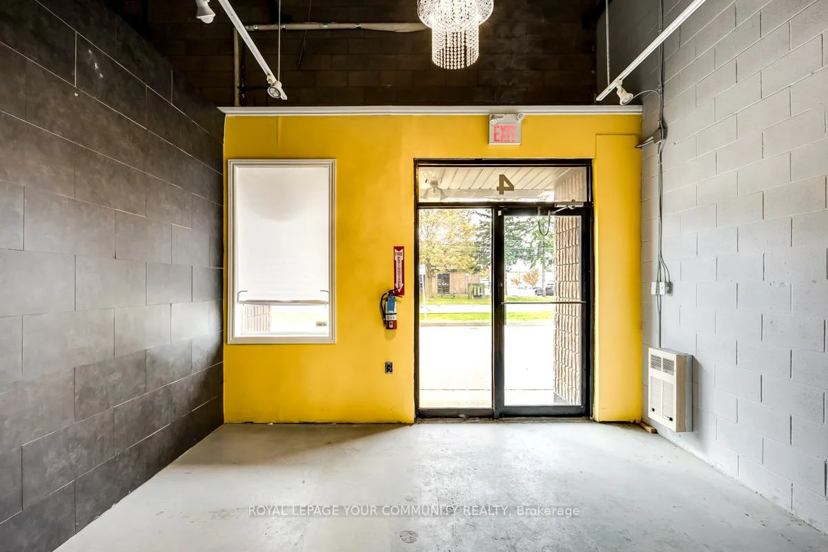 255, Industrial, Aurora Village, Aurora