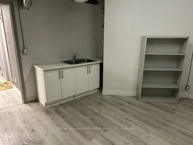 15255, Yonge, Aurora Village, Aurora