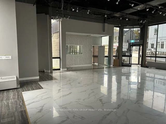 15255, Yonge, Aurora Village, Aurora