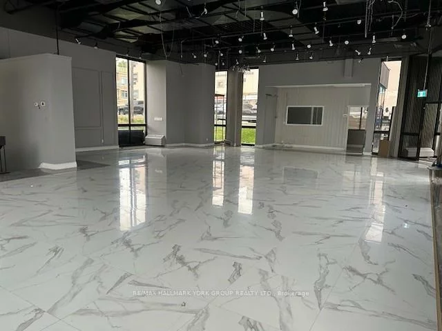 15255, Yonge, Aurora Village, Aurora