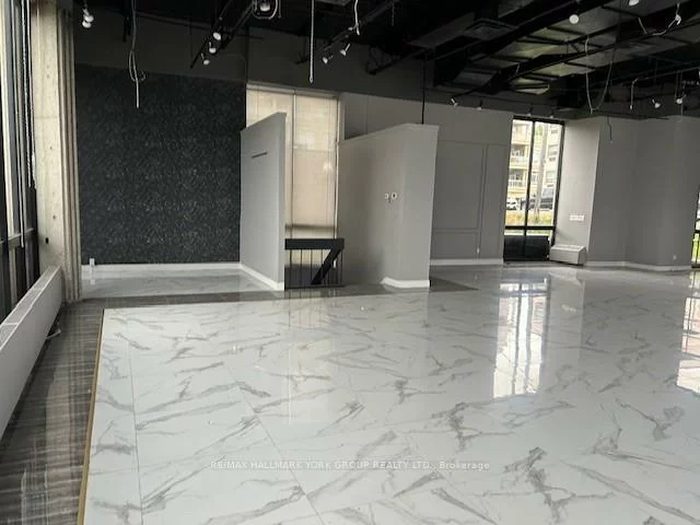 15255, Yonge, Aurora Village, Aurora