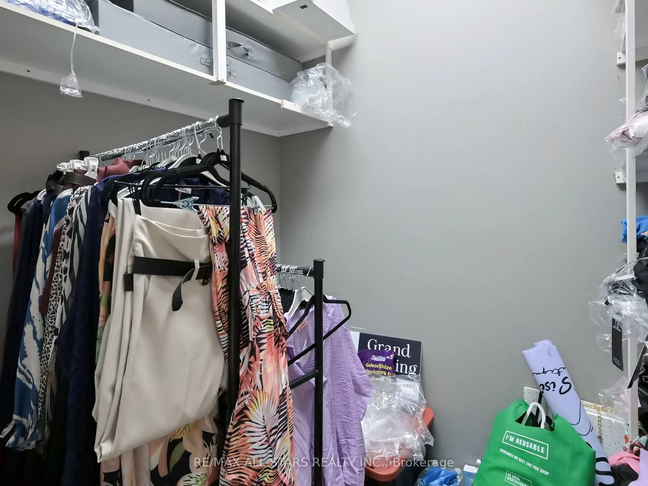 38, Wellington, Aurora Village, Aurora