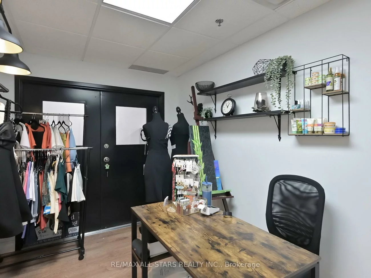 38, Wellington, Aurora Village, Aurora