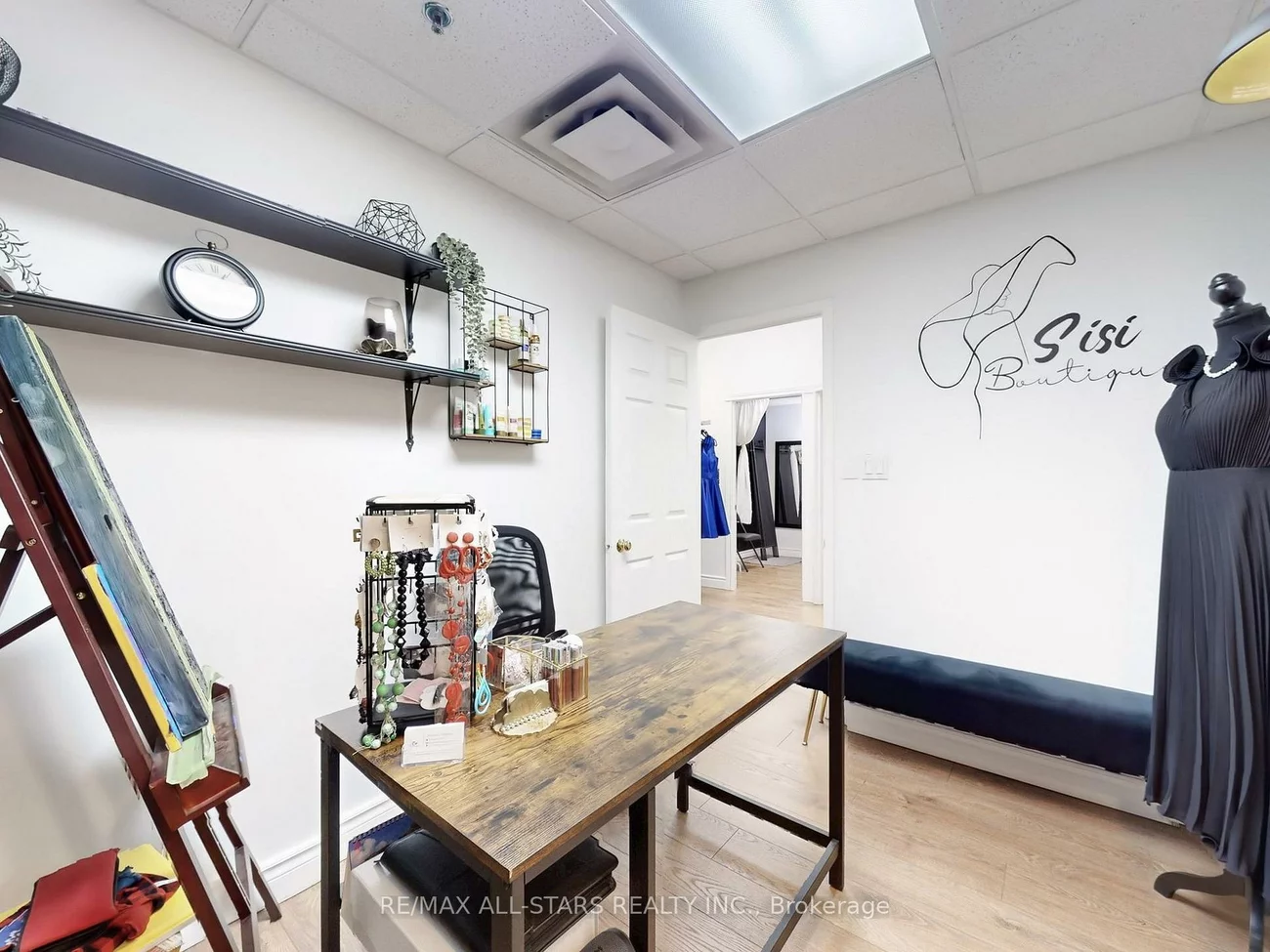 38, Wellington, Aurora Village, Aurora