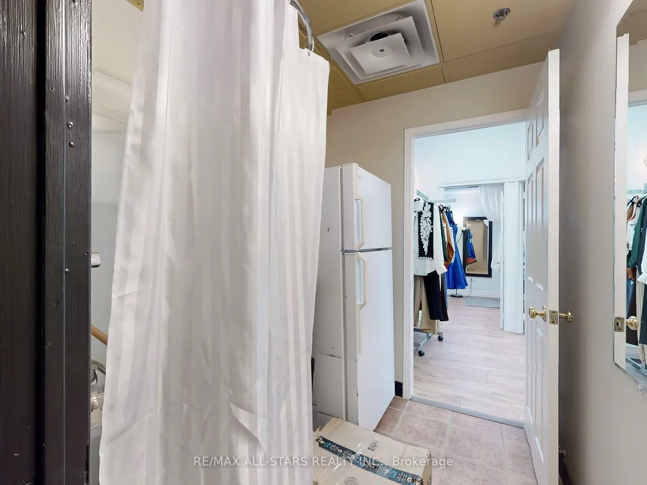 38, Wellington, Aurora Village, Aurora