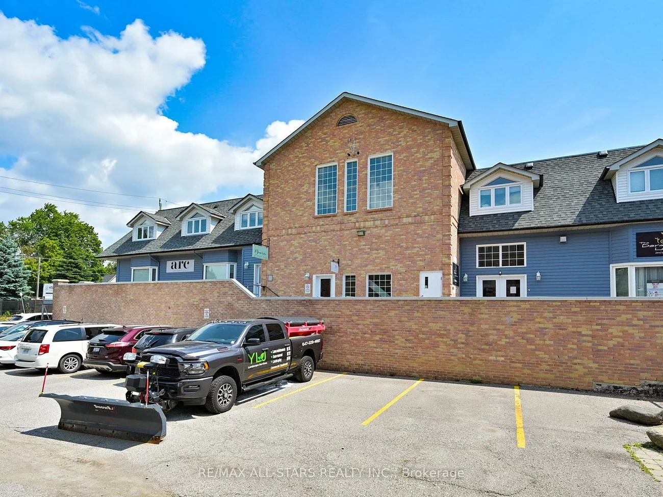 38, Wellington, Aurora Village, Aurora