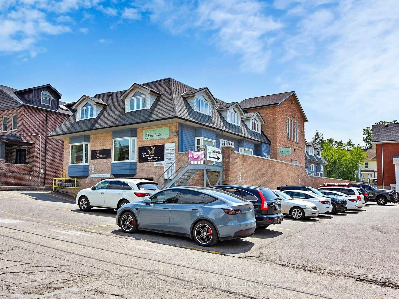 38, Wellington, Aurora Village, Aurora