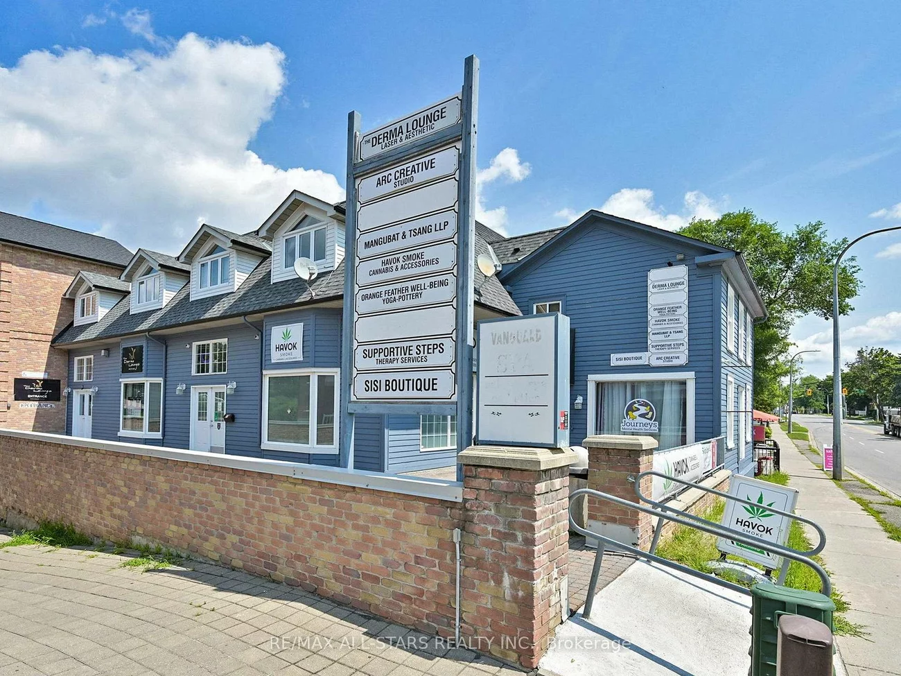 38, Wellington, Aurora Village, Aurora