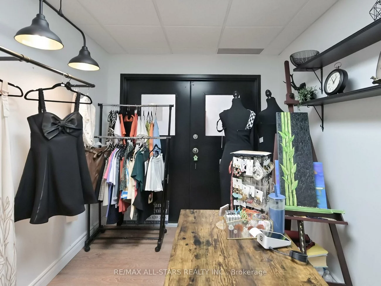 38, Wellington, Aurora Village, Aurora