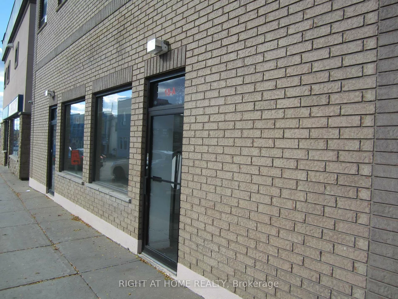 18, Wellington, Aurora Village, Aurora