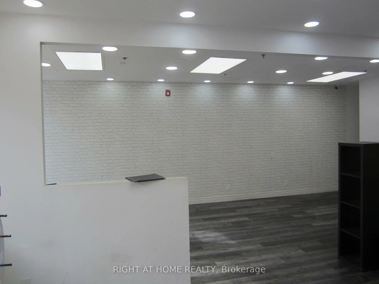 18, Wellington, Aurora Village, Aurora