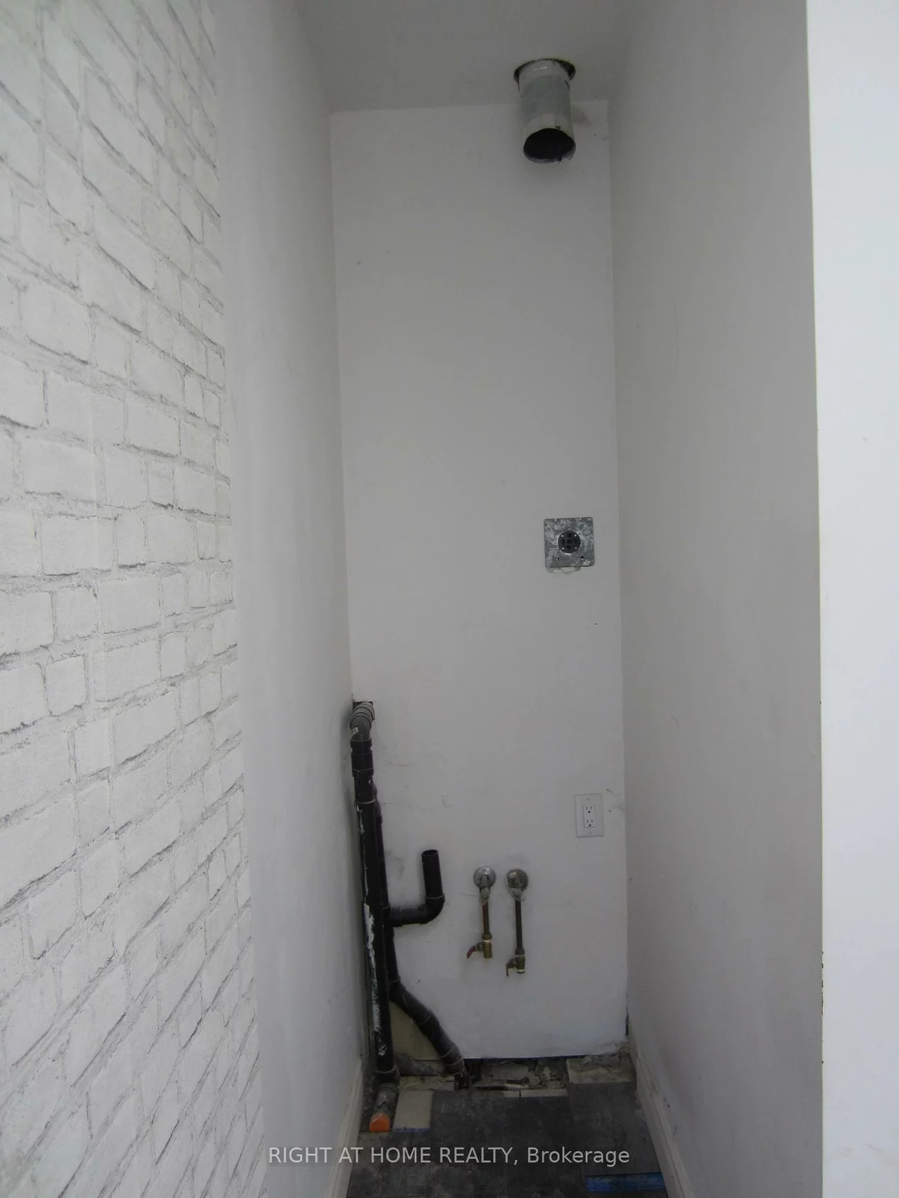 18, Wellington, Aurora Village, Aurora