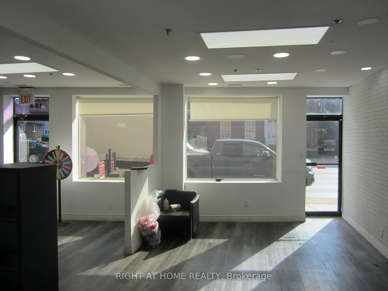 18, Wellington, Aurora Village, Aurora