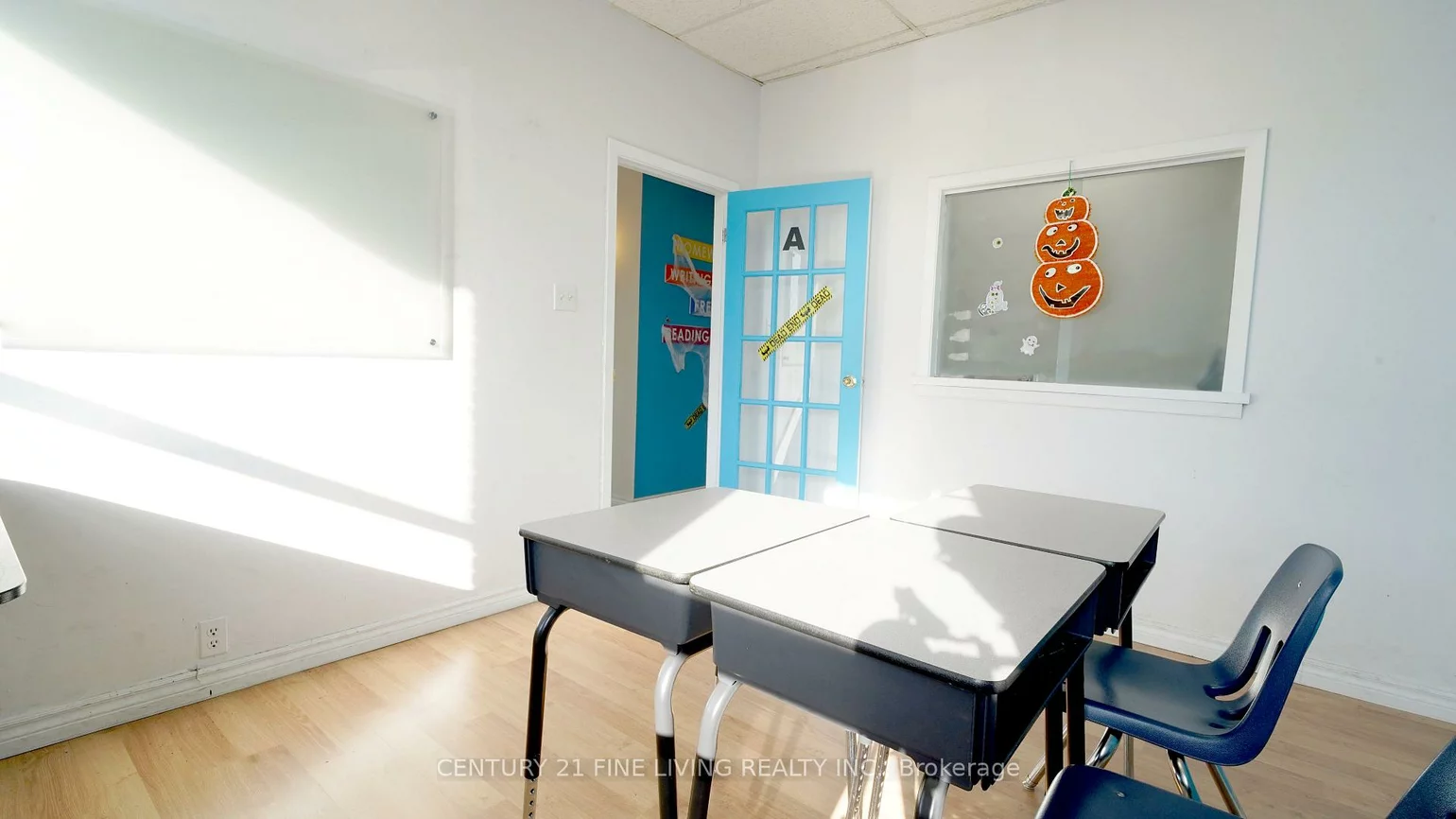 15260, Yonge, Aurora Village, Aurora