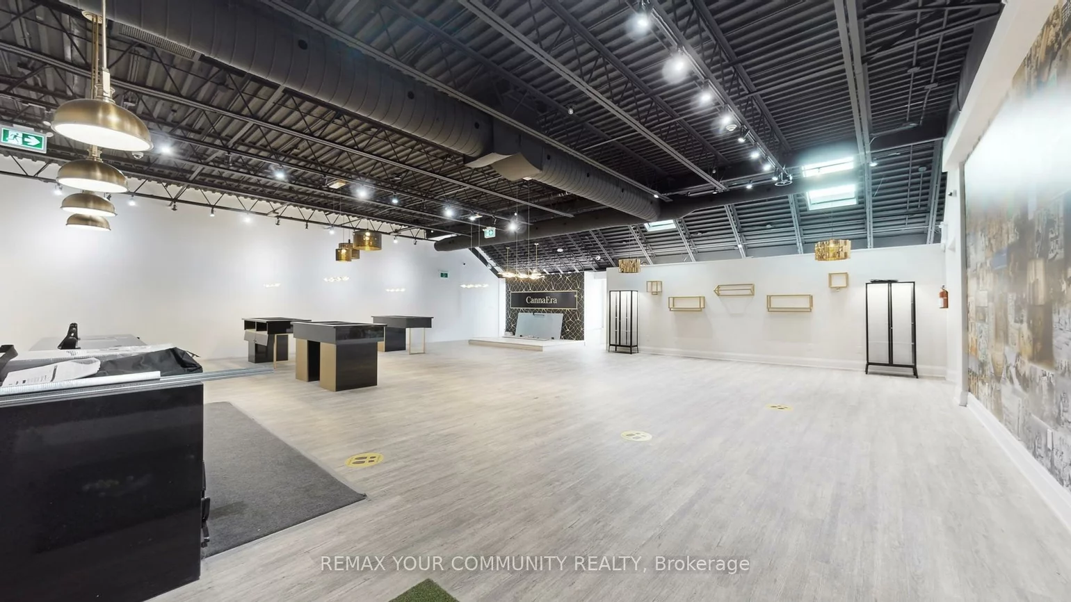 15543, Yonge, Aurora Village, Aurora