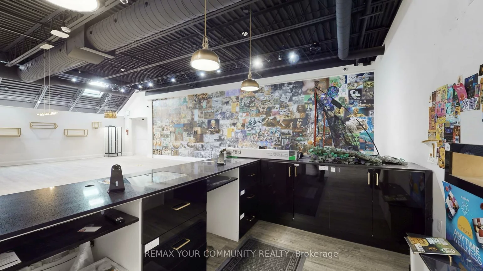 15543, Yonge, Aurora Village, Aurora