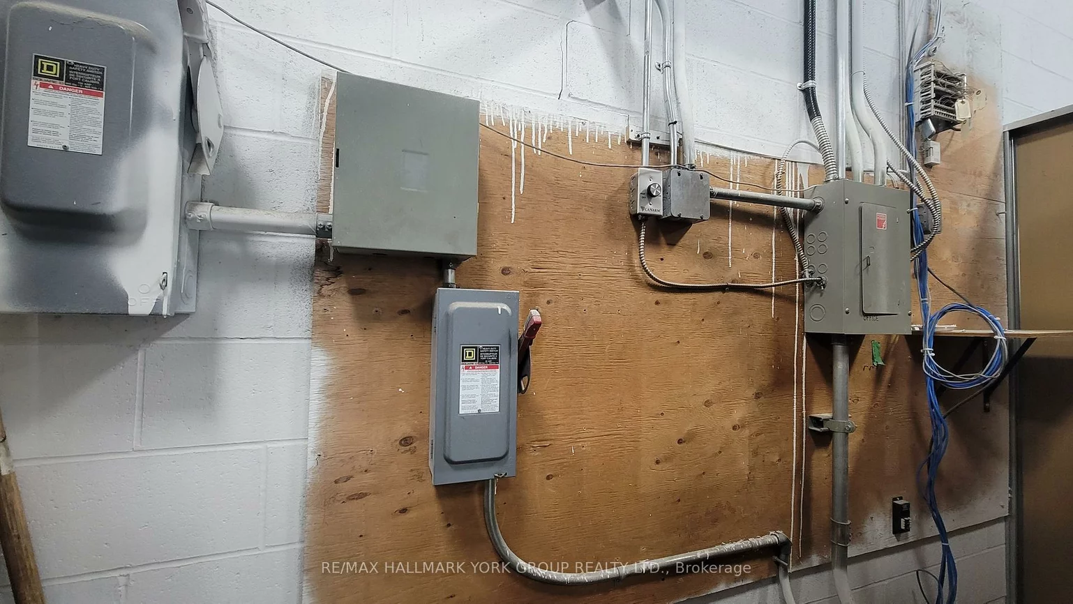 75, Mary, Aurora Village, Aurora