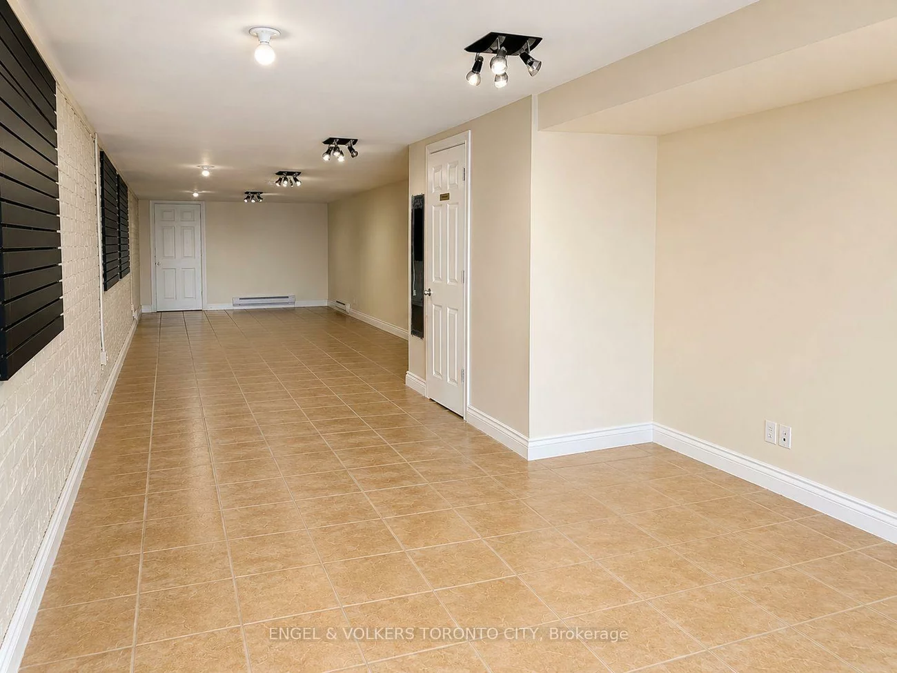 15228, Yonge, Aurora Village, Aurora