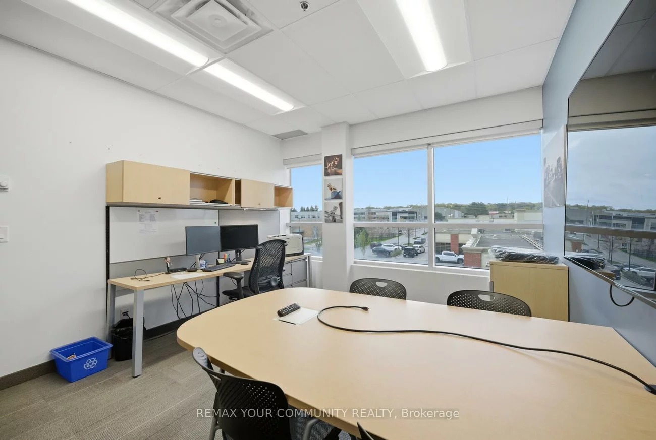 230, Wellington, Bayview Wellington, Aurora