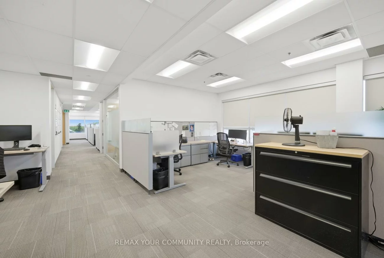 230, Wellington, Bayview Wellington, Aurora